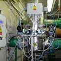 Magnetski separator tekućih smjesa sa automatskim čišćenjem